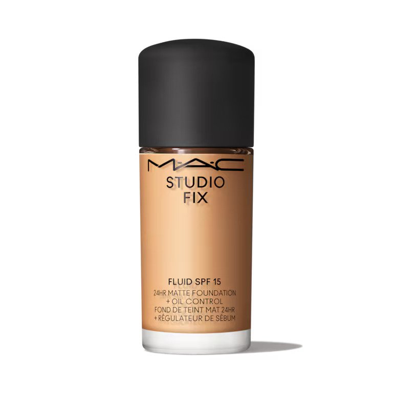Studio Fix Fluid SPF 15 24HR Matte Foundation + Oil Control NC30