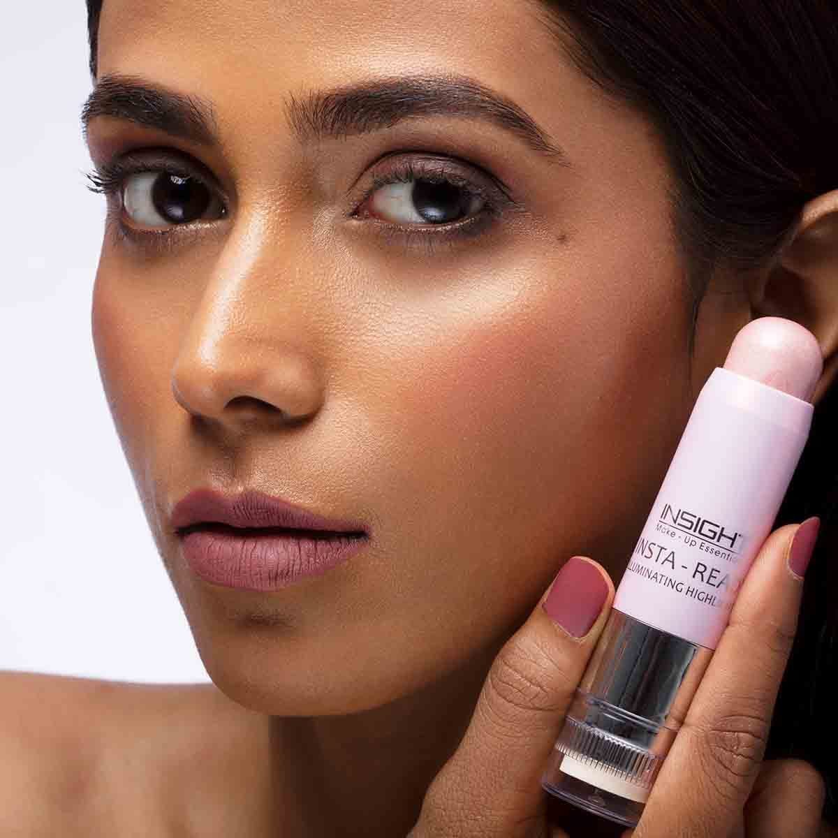 Insta-Ready Illuminating Highlighter Shade: Golden Glow - Image 5